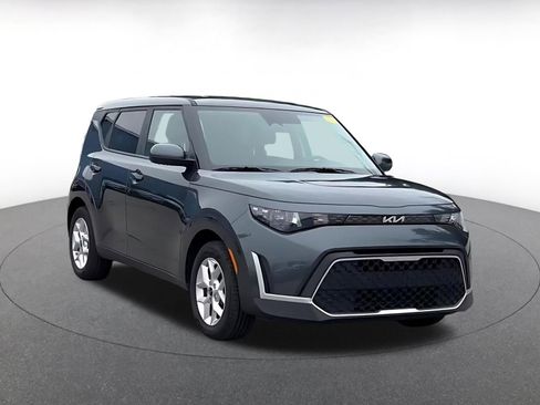 Used 2025 Kia Soul LX w/ LX Technology Package FWD image 3