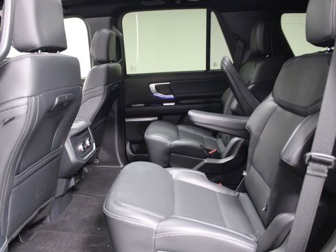 Used 2025 Ford Expedition Platinum w/ Stealth Appearance Package image 21