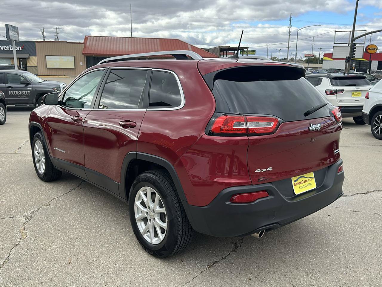 Used 2017 Jeep Cherokee Latitude w/ Cold Weather Group AWD/4WD image 5