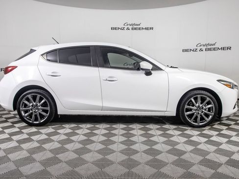 Used 2018 MAZDA MAZDA3 Touring FWD image 3