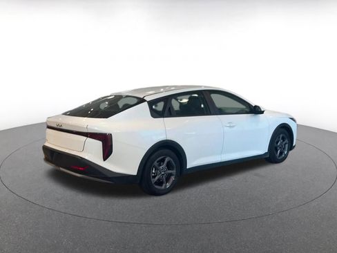 Used 2025 Kia K4 LXS image 14