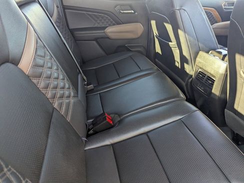 Used 2024 GMC Canyon Denali image 15