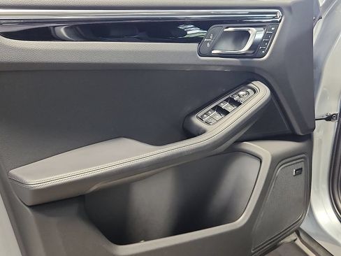 Certified 2026 Porsche Macan AWD/4WD image 13