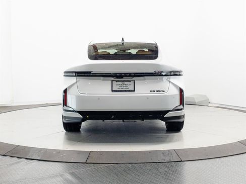 New 2026 Lexus ES 350e FWD image 10