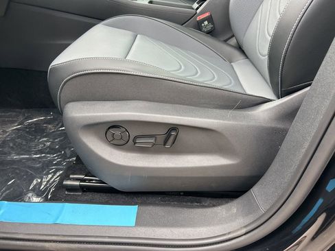 New 2026 Volkswagen Tiguan SE FWD image 16