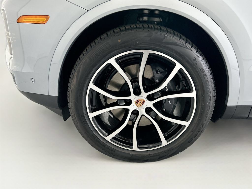 Used 2026 Porsche Cayenne AWD/4WD image 30