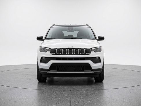 Used 2025 Jeep Compass Limited AWD/4WD image 2