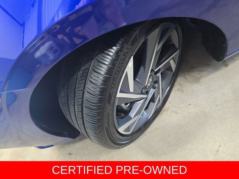 Certified 2025 Hyundai Elantra Limited FWD image 33
