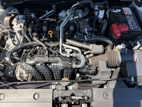 Used 2025 Nissan Altima 2.5 SV FWD image 32