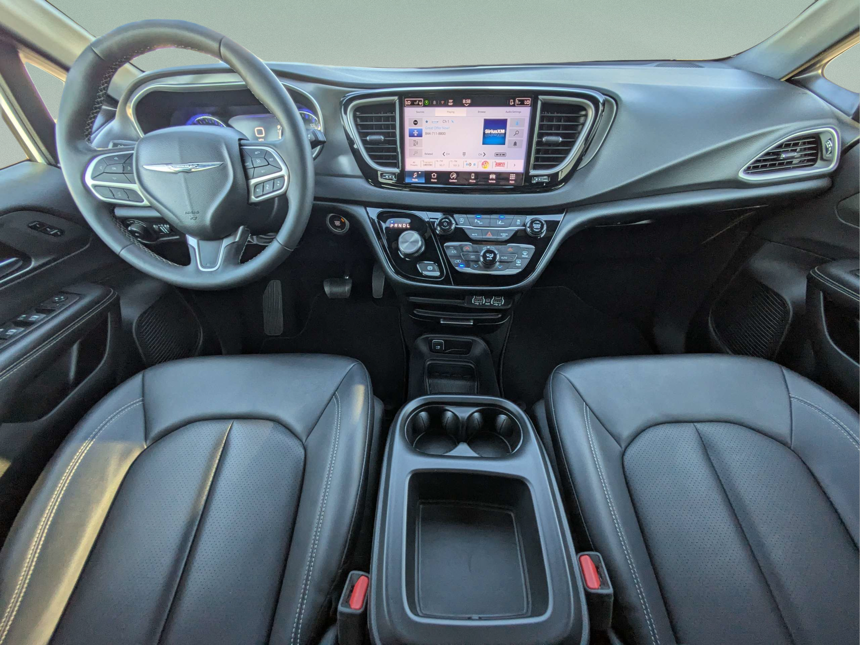 Used 2025 Chrysler Pacifica Select FWD image 11