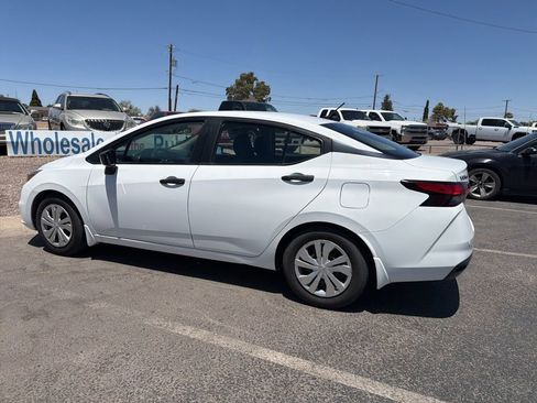 Used 2020 Nissan Versa S FWD image 3
