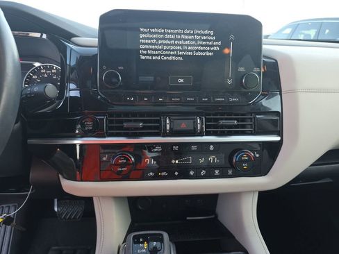 Used 2025 Nissan Pathfinder SL w/ SL Premium Package image 18