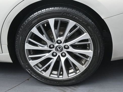 Used 2019 Lexus ES 300h w/ Premium Package FWD image 32