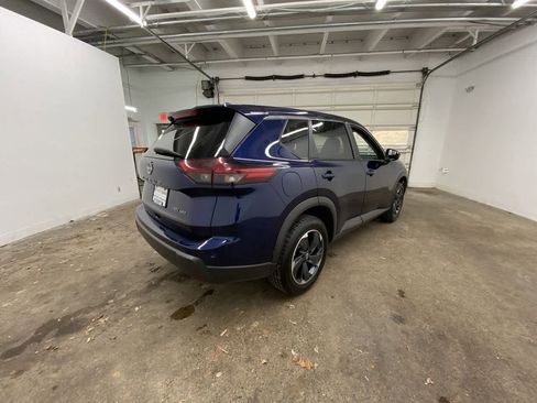 Used 2024 Nissan Rogue SV image 6
