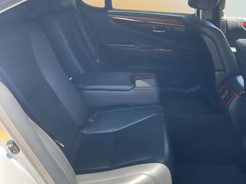 Used 2012 Lexus LS 460 L w/ Luxury Pkg RWD image 21