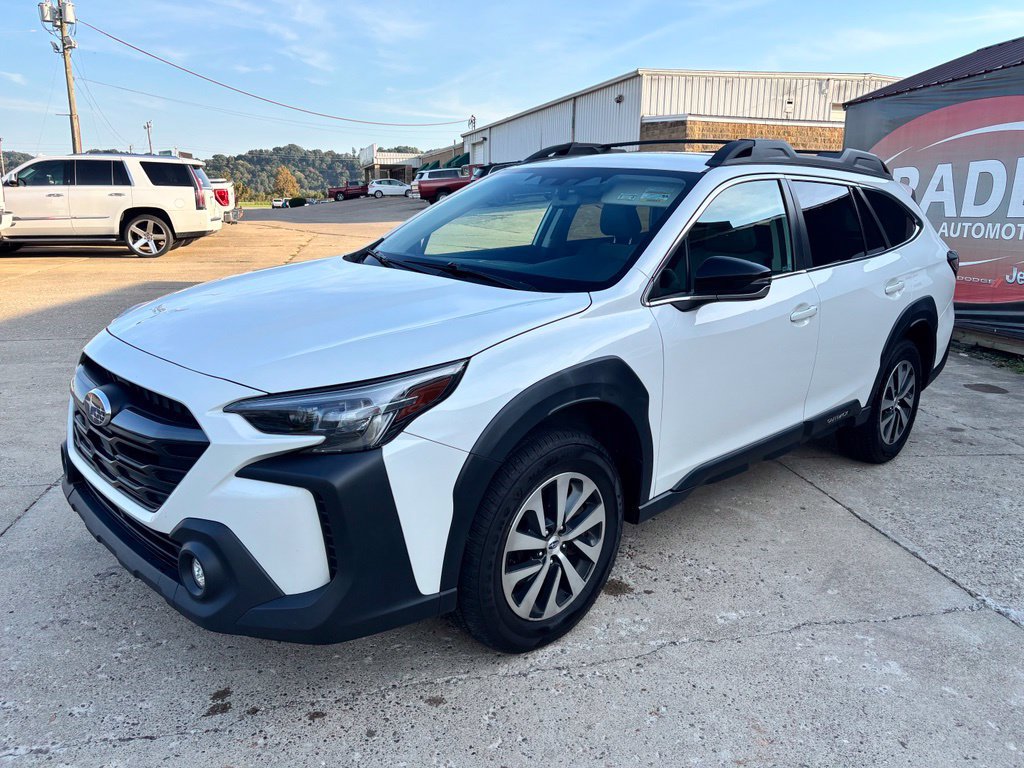 Used 2024 Subaru Outback Premium AWD/4WD image 3