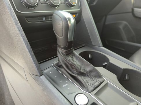 Used 2020 Volkswagen Atlas Cross Sport SE image 39