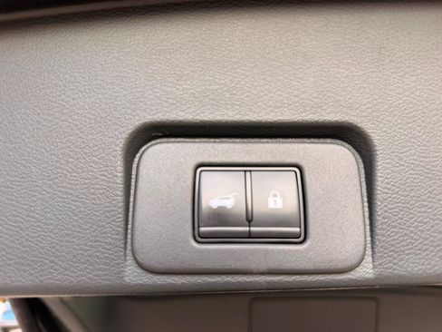 Used 2025 Nissan Rogue SV AWD/4WD image 26