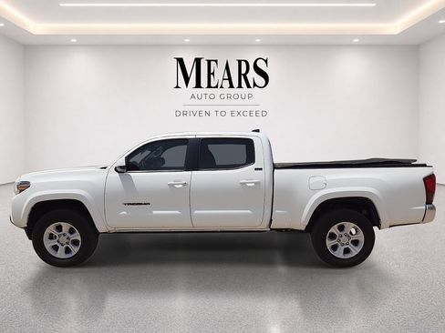 Used 2021 Toyota Tacoma SR5 RWD image 2