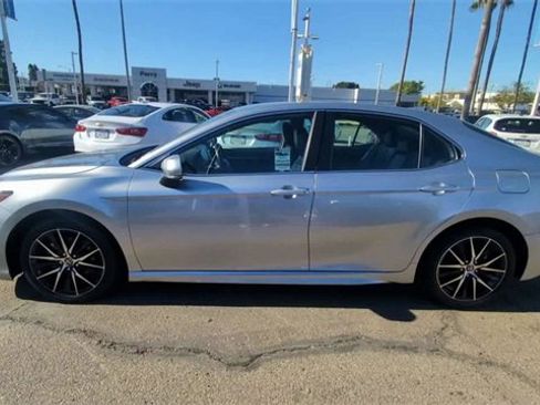 Used 2024 Toyota Camry SE image 5
