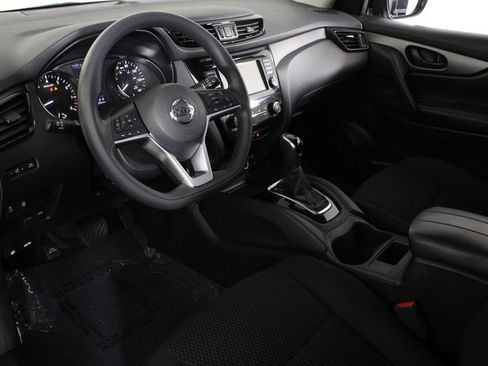 Used 2020 Nissan Rogue Sport S image 18