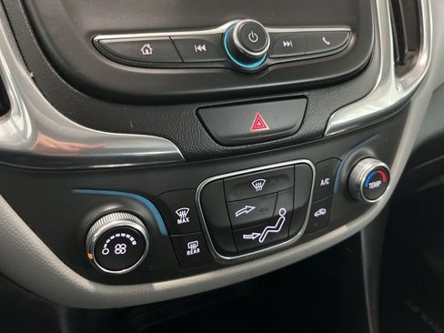 Used 2019 Chevrolet Equinox LS image 15