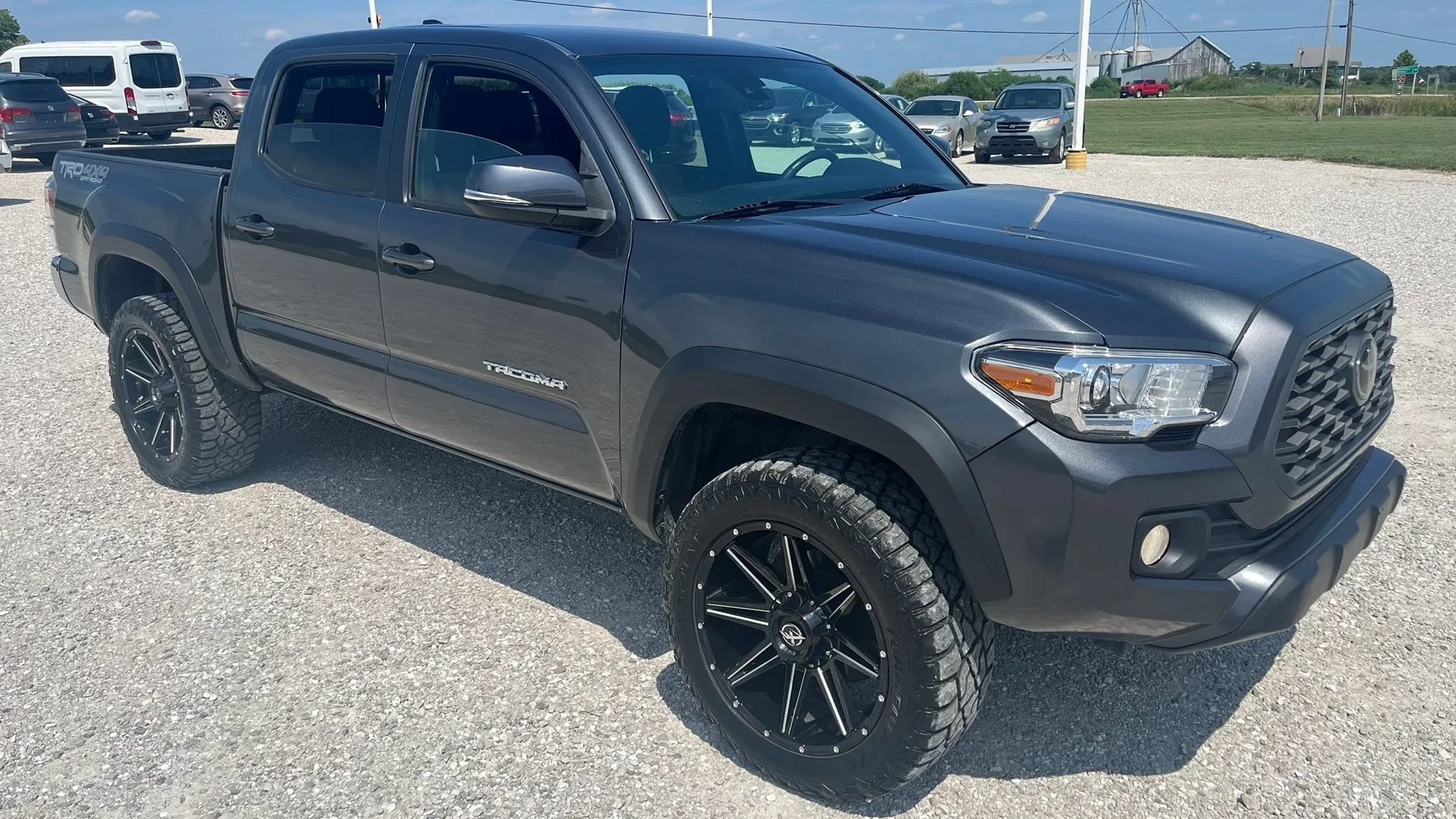 Used 2022 Toyota Tacoma TRD Off-Road AWD/4WD image 1