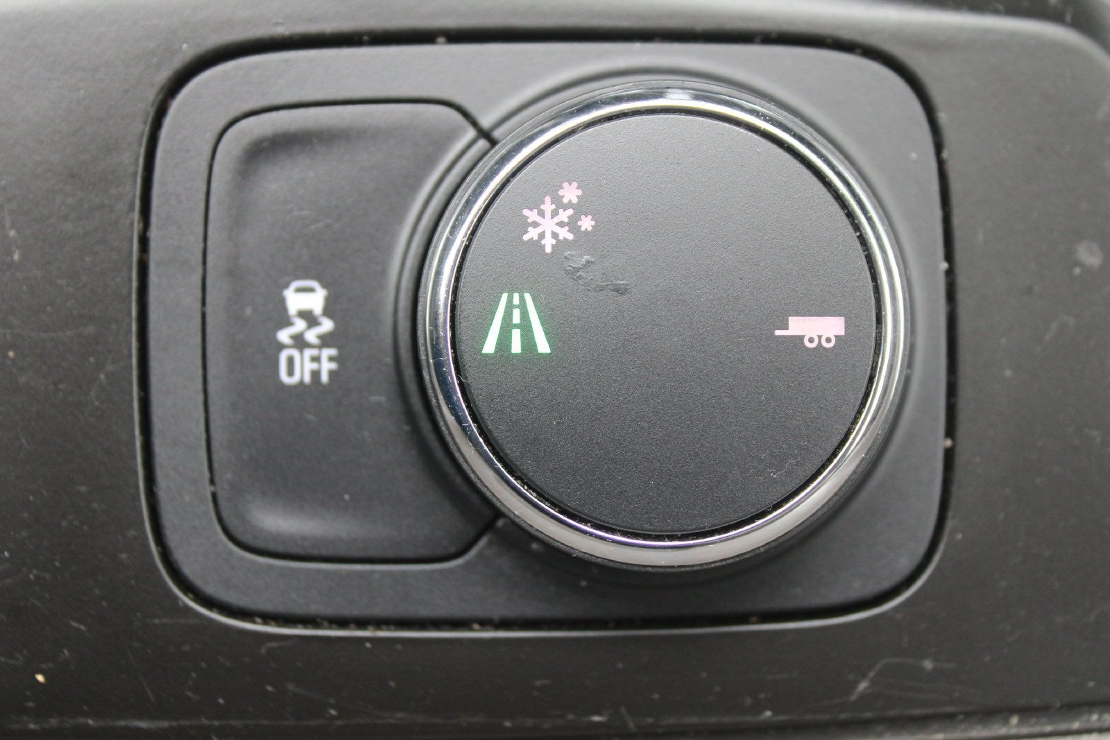 Used 2020 Chevrolet Traverse LT FWD image 40