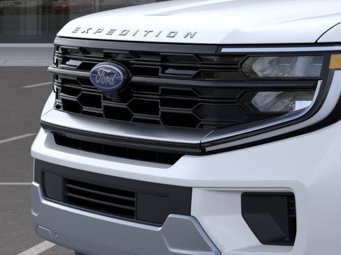 New 2026 Ford Expedition Platinum w/ Driver's Package AWD/4WD image 17