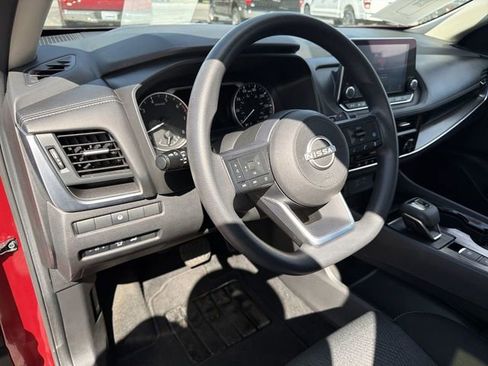 Used 2024 Nissan Rogue SV image 12