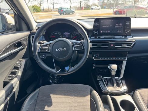 Certified 2023 Kia Seltos S image 11