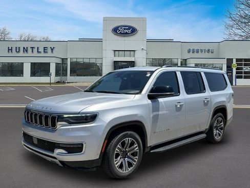 Used 2024 Jeep Wagoneer L Series II w/ Flexible Seating Group AWD/4WD image 1