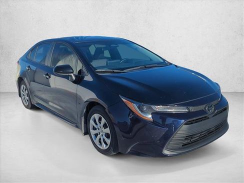 Used 2025 Toyota Corolla LE FWD image 4