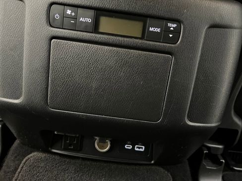 Used 2023 Nissan Armada SL w/ Captain's Chairs Package image 23