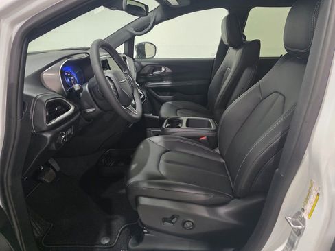 New 2026 Chrysler Pacifica Select FWD image 15
