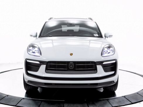 Certified 2025 Porsche Macan image 10