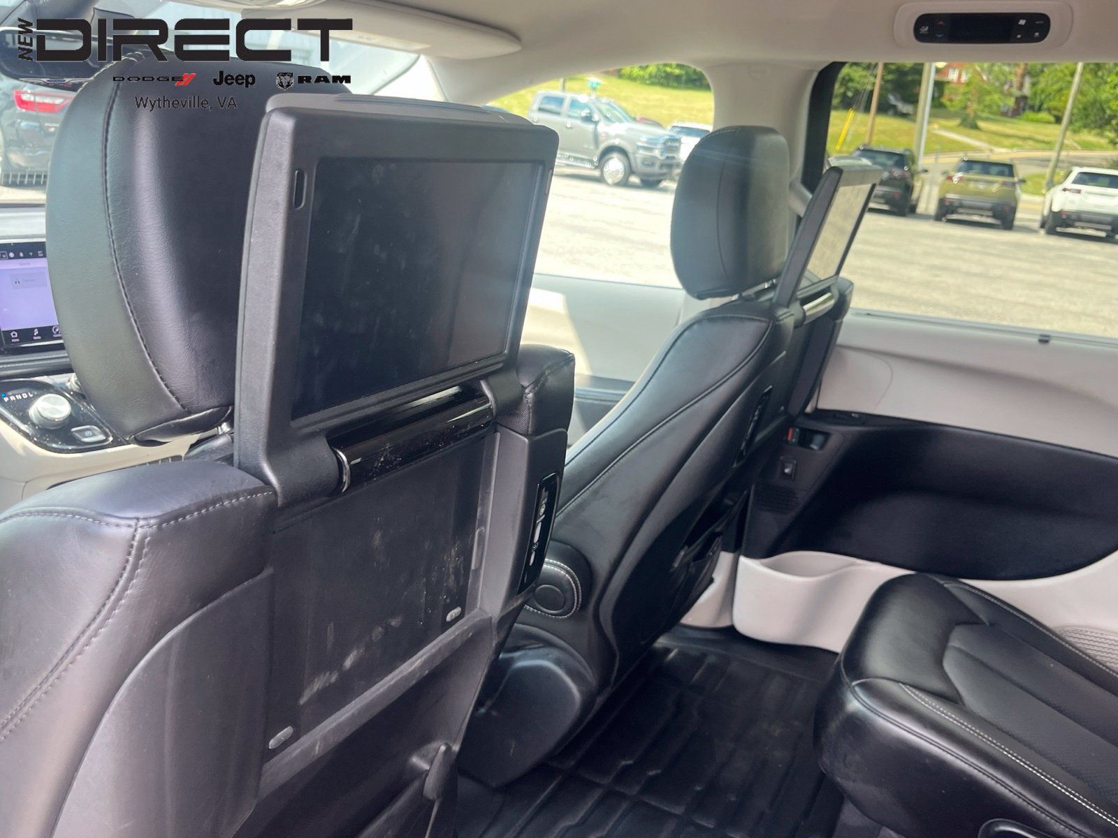 Used 2023 Chrysler Pacifica Touring-L w/ Uconnect Theater Family Group AWD/4WD image 28