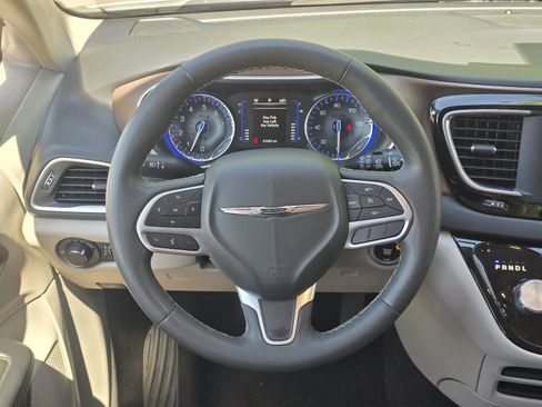 Used 2022 Chrysler Voyager LX FWD image 15