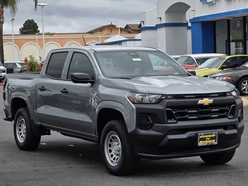 Used 2024 Chevrolet Colorado W/T w/ Technology Package image 3