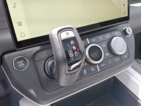 New 2026 Land Rover Defender 110 X-Dynamic SE image 13