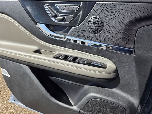 New 2026 Lincoln Corsair Reserve w/ Rear Removable Package Tray image 14