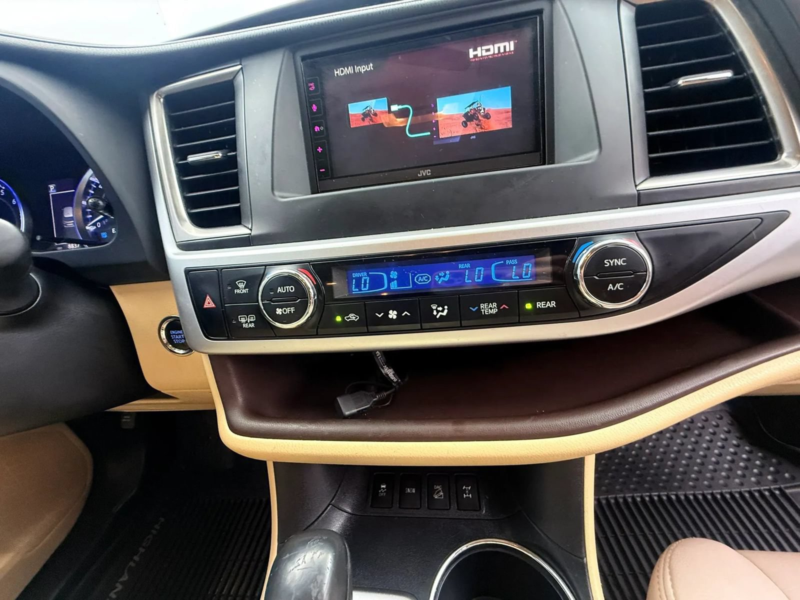 Used 2019 Toyota Highlander XLE AWD/4WD image 13