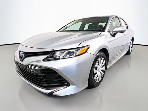 Used 2018 Toyota Camry LE image 10