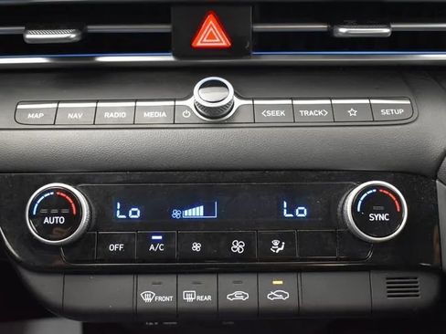 Used 2024 Hyundai Elantra SEL FWD image 32