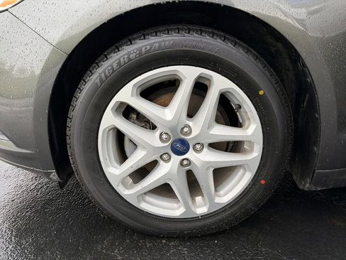 Used 2016 Ford Fusion SE FWD image 23