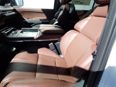 New 2025 Lincoln Navigator Reserve image 15