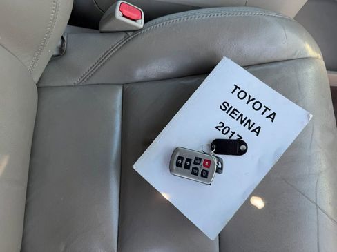 Used 2017 Toyota Sienna XLE image 16