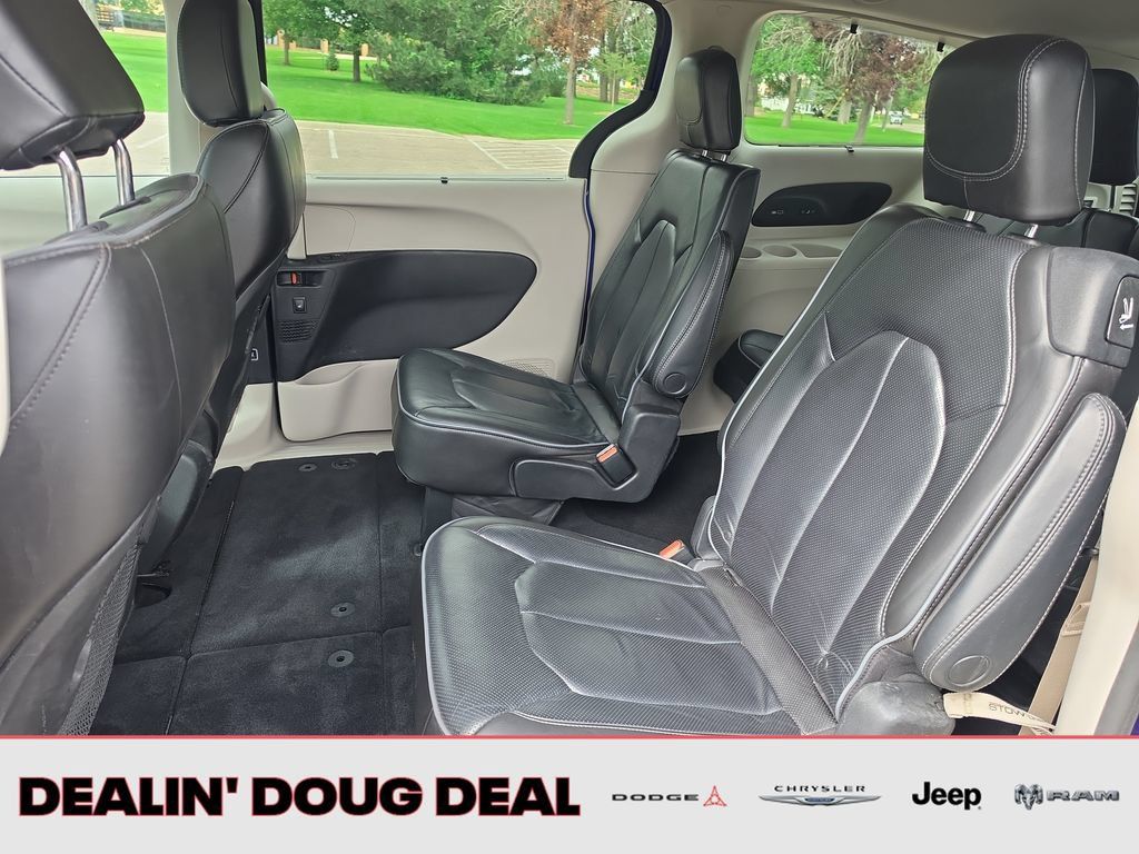 Used 2020 Chrysler Pacifica Limited FWD image 26