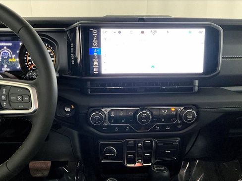 Used 2026 Jeep Wrangler Unlimited Sahara AWD/4WD image 5