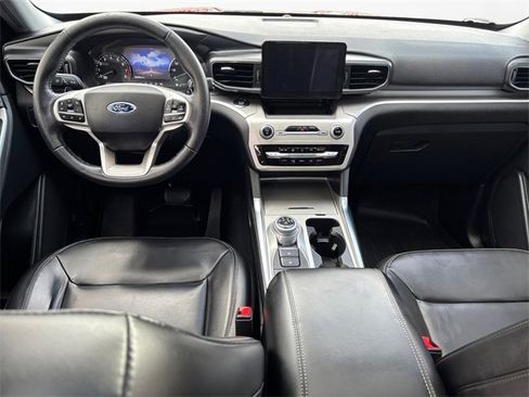 Used 2021 Ford Explorer XLT w/ Equipment Group 202A image 10